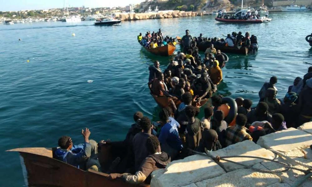 «Βούλιαξε» η Λαμπεντούζα από μετανάστες: 670 αφίξεις μέσα μια ημέρα!